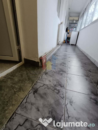 3 camere, parter cu balcon 14 m, Semimobilat, Garii