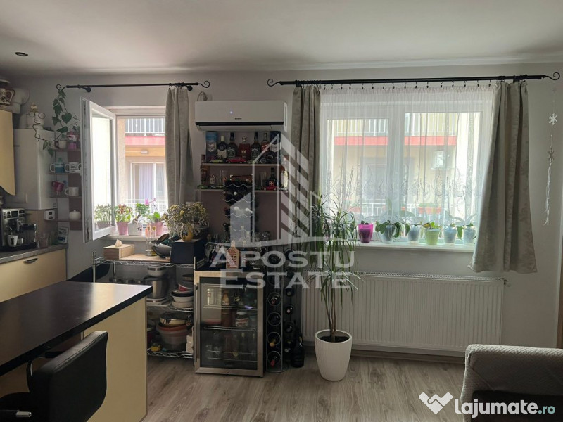 Apartament cu 2 camere complet mobilat si utilat la etaju... 