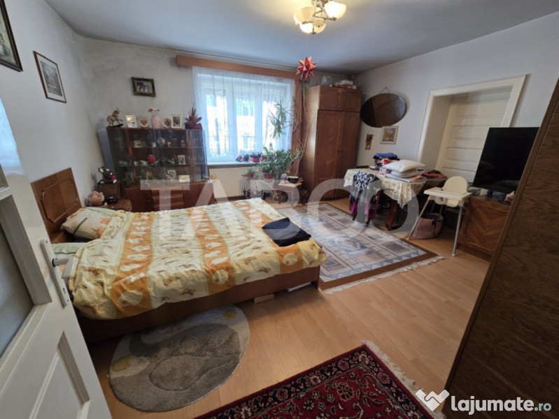 Casa individuala de vanzare teren 972 mp 2 garaje zona Sub A