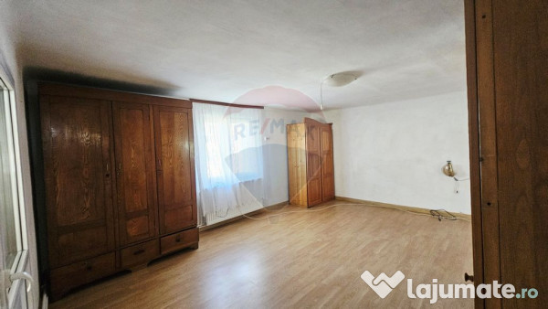 Apartament cu 3 camere de vânzare în zona Central