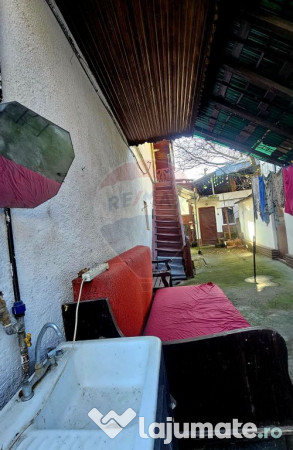 Apartament cu 3 camere de vânzare în zona Central