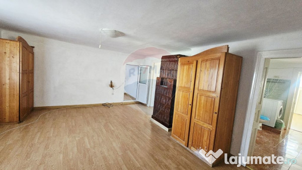 Apartament cu 3 camere de vânzare în zona Central