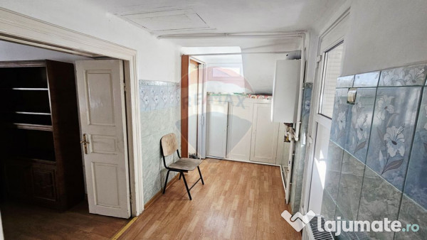 Apartament cu 3 camere de vânzare în zona Central
