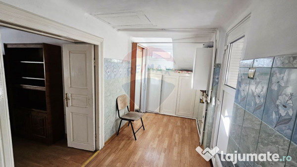 Apartament cu 3 camere de vânzare în zona Central