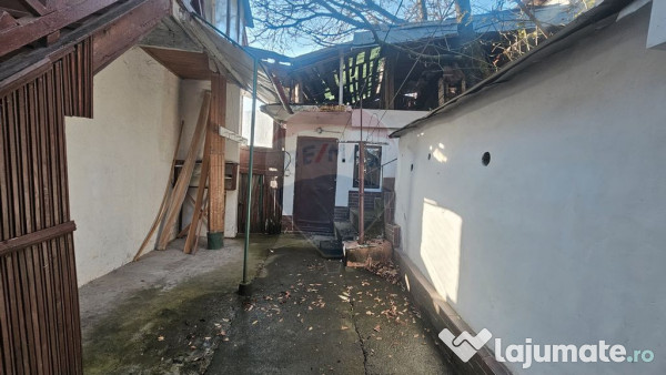Apartament cu 3 camere de vânzare în zona Central