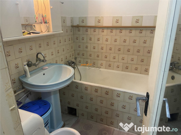 Apartament 3 camere , zona cartier Sud , decomandat, 54 mp