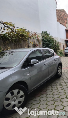 Opel Astra J 2010, Foarte bine intretinuta