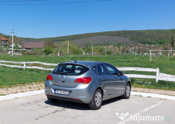 Opel Astra J 2010, Foarte bine intretinuta