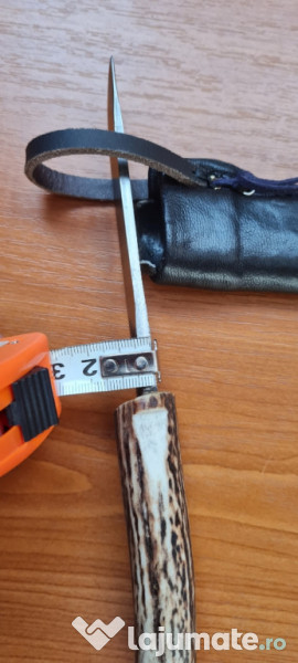Cuțit hand-made. 