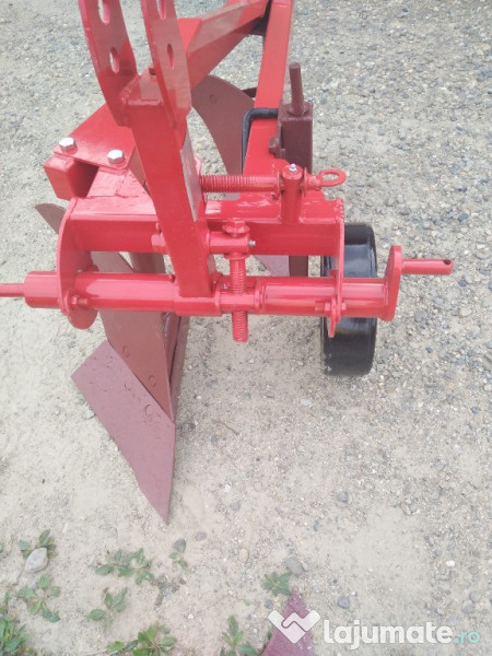 Plug cu 2 brazdare 20-25 cp