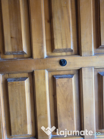 Usa intrare lemn masiv cu toc si vizor 