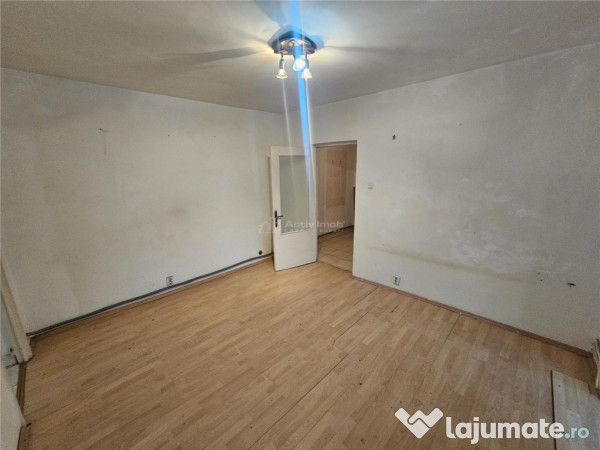 Resita, 2 Cam. Cf. 1, Et. 1, Micro 2