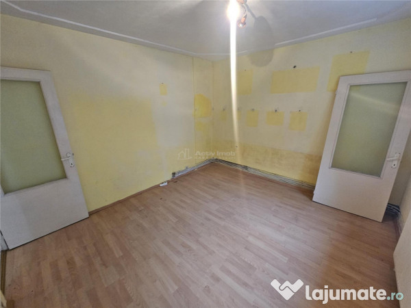 Resita, 2 Cam. Cf. 1, Et. 1, Micro 2