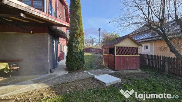 Casă / Vilă cu 3 camere de vânzare-Cacica-Suceava 