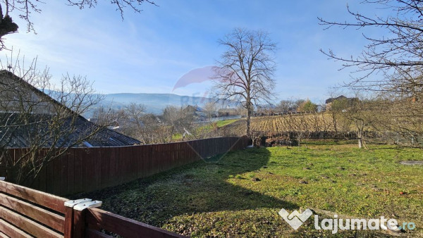 Casă / Vilă cu 3 camere de vânzare-Cacica-Suceava 