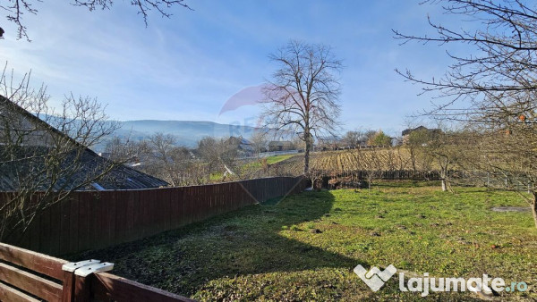 Casă / Vilă cu 3 camere de vânzare-Cacica-Suceava 