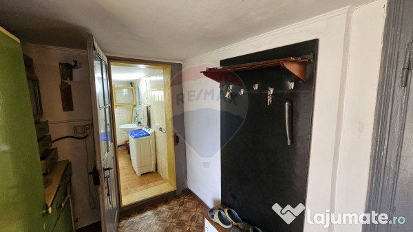 Casă / Vilă cu 3 camere de vânzare-Cacica-Suceava 