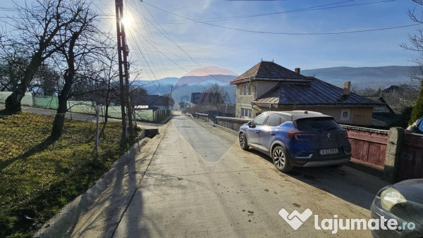 Casă / Vilă cu 3 camere de vânzare-Cacica-Suceava 