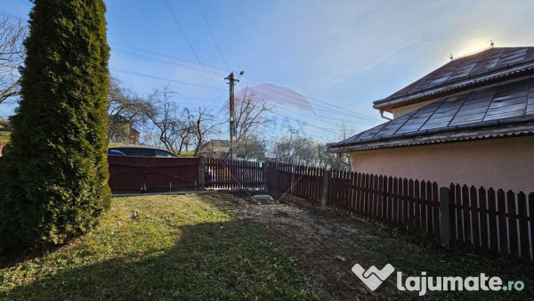 Casă / Vilă cu 3 camere de vânzare-Cacica-Suceava 