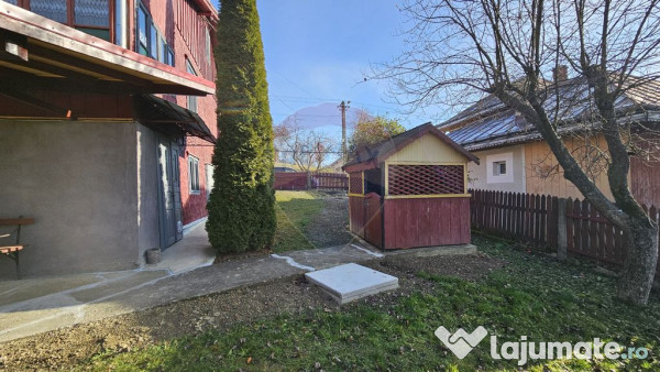 Casă / Vilă cu 3 camere de vânzare-Cacica-Suceava 