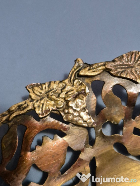 Platou ornamental din alama manufacturat in Egipt peste 50 ani vechime 