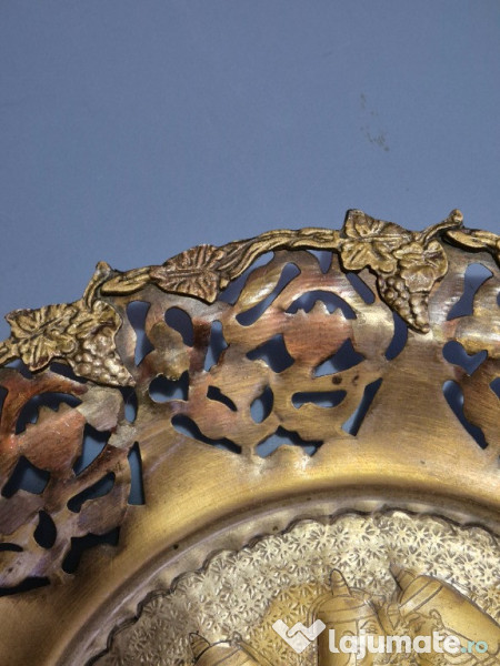 Platou ornamental din alama manufacturat in Egipt peste 50 ani vechime 
