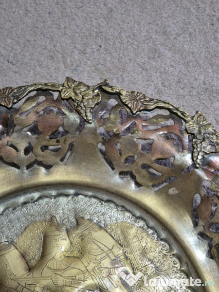 Platou ornamental din alama manufacturat in Egipt peste 50 ani vechime 
