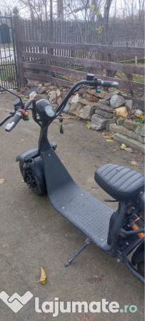 Scuter electric în stare bună de funcționare 
