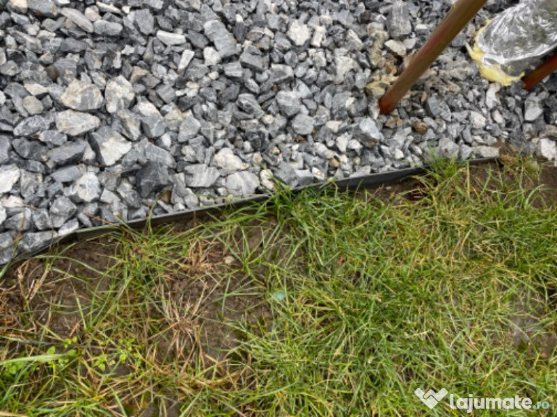 Bandă separatoare gazon sau pietre decorative 