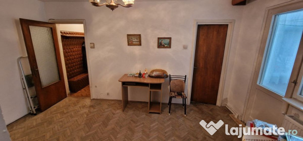 Apartament cu 3 camere, etaj 1, zona Salvare