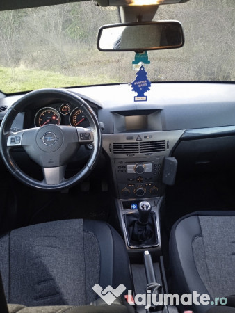 Opel Astra H autoturism