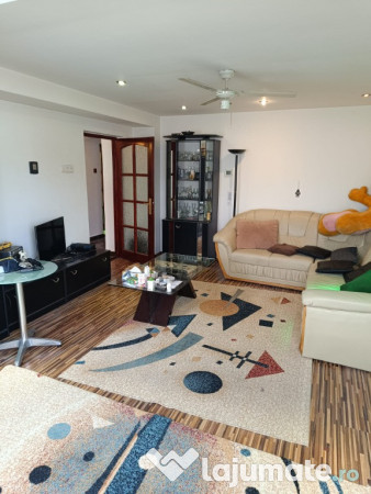 Apartament 3 camere C.R.Vivu 