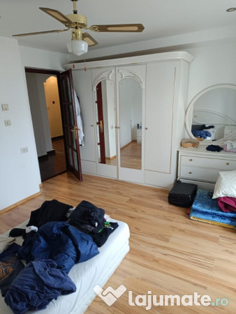 Apartament 3 camere C.R.Vivu 