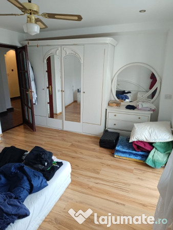 Apartament 3 camere C.R.Vivu 