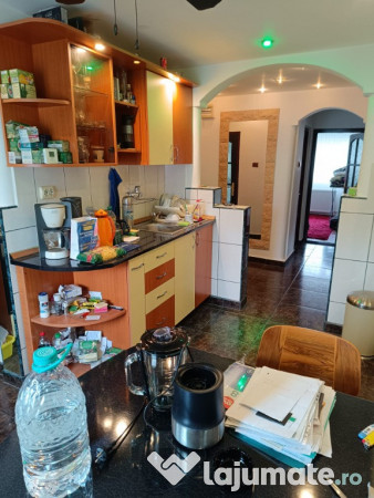 Apartament 3 camere C.R.Vivu 