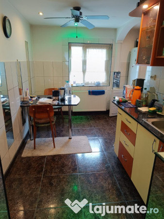 Apartament 3 camere C.R.Vivu 