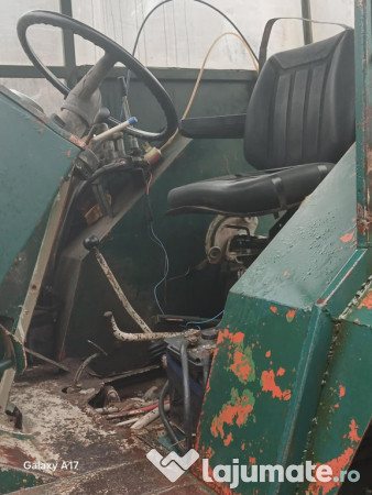 Tractor zetor,tocătoare plug,freză 