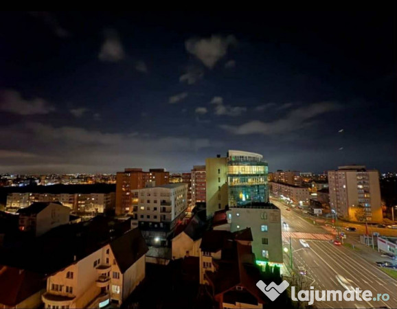 Apartament de 3 camere zona VLAHUTA, 