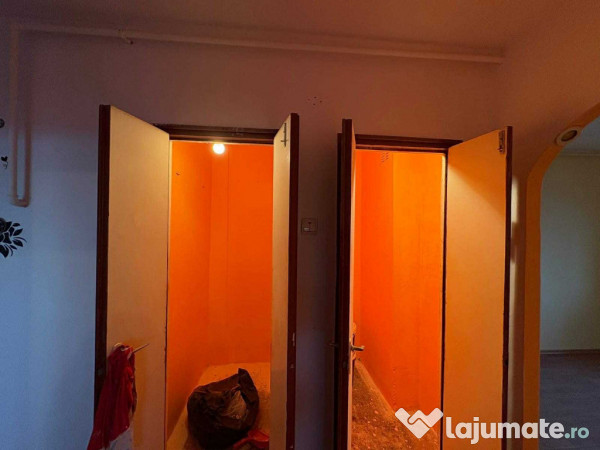 Apartament de 3 camere zona VLAHUTA, 