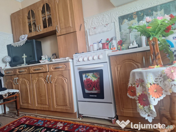 - Apartament 2 camere, confort 1 decomandat Radu Negru, etaj 