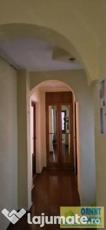 Casa de Cultura, decomandat, 3 camere, etaj 2, gaze, apartament 