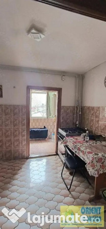 Casa de Cultura, decomandat, 3 camere, etaj 2, gaze, apartament 