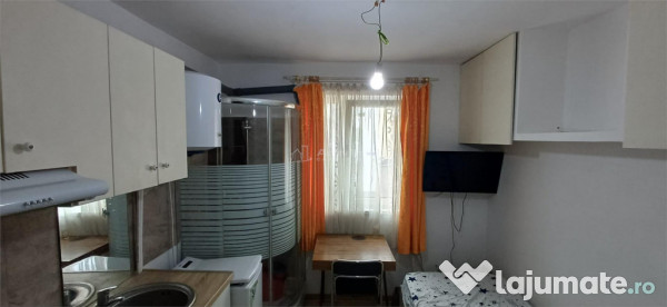 Camera- de inchiriat - Steagu