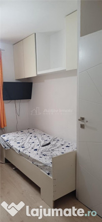 Camera- de inchiriat - Steagu