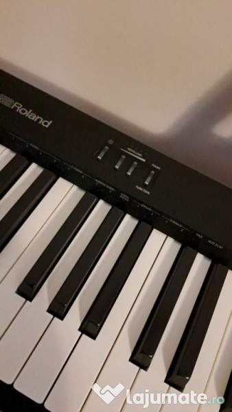 Roland fp10 keyboard with pedal and piano chair 