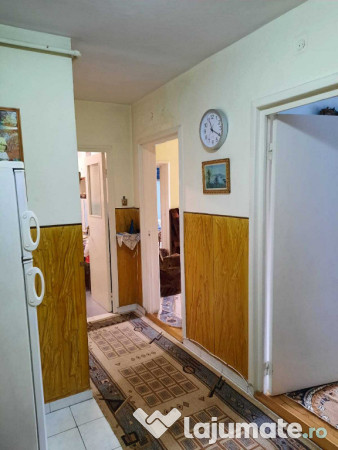 Apartament de 3 camere zona ASTRA,str Calea Bucuresti, 