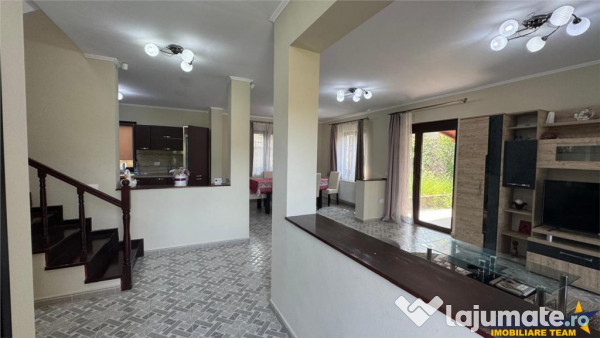 Casa rafinata,incantare peisagistica,garaj,securizare,Corunc