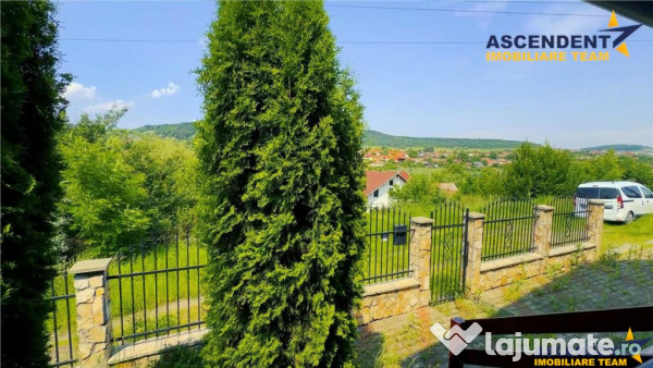 Casa rafinata,incantare peisagistica,garaj,securizare,Corunc