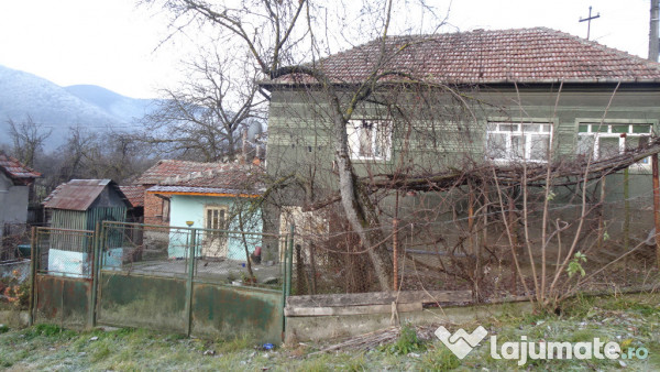 Casa curte si gradina in Branisca (la 15 Km de Deva)