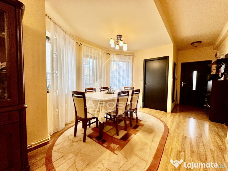 Duplex cu 4 camere situat la asfalt, in zona Planetelor